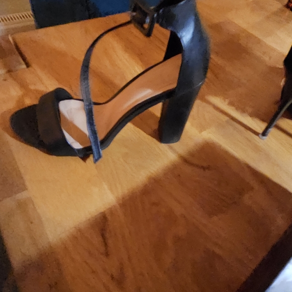 Le Chateau black Hills , 4in, size 6.5 - Picture 3 of 11